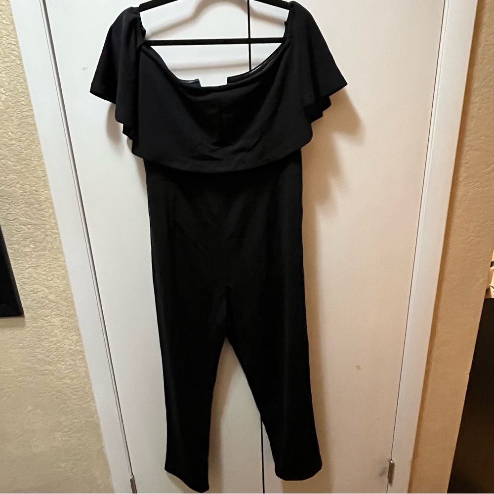 Chic Black Off-Shoulder Jumpsuit with Ruffle Detail - Picture 6 of 10